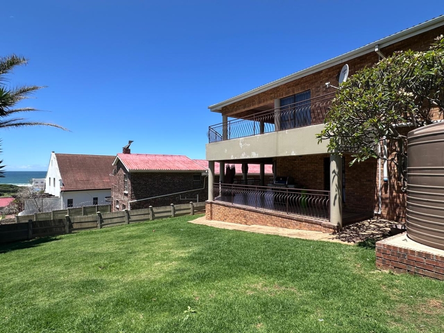 6 Bedroom Property for Sale in Wavecrest Eastern Cape